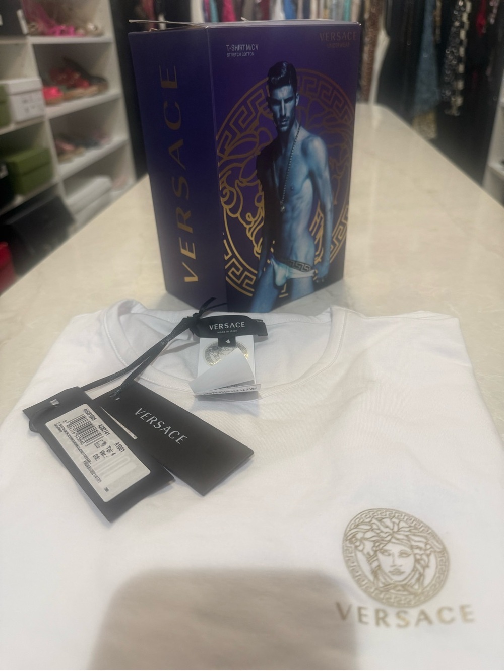 Versace
Unisex Medusa Logo Crewneck T-Shirt New w box size 4 M-L stretch cotton
